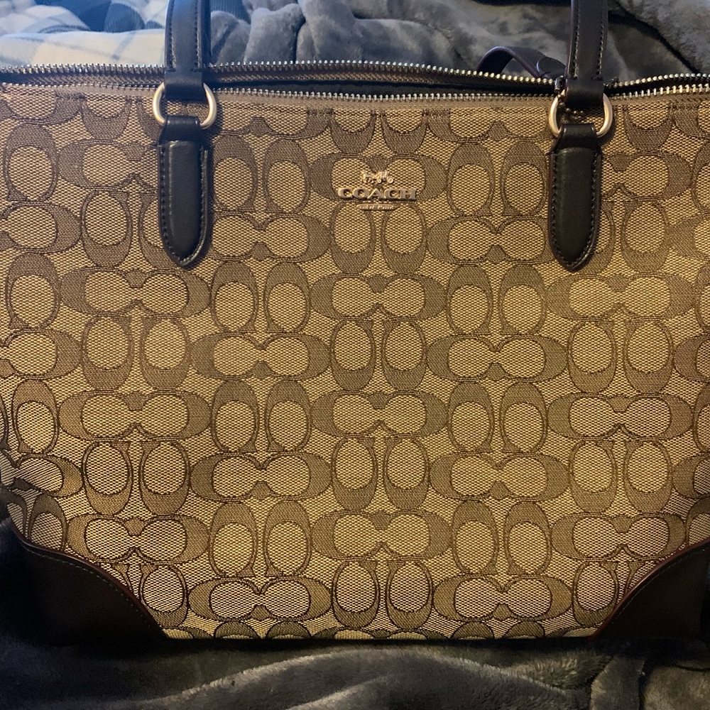 Coach Shoulder Bag - Picture 4 of 10